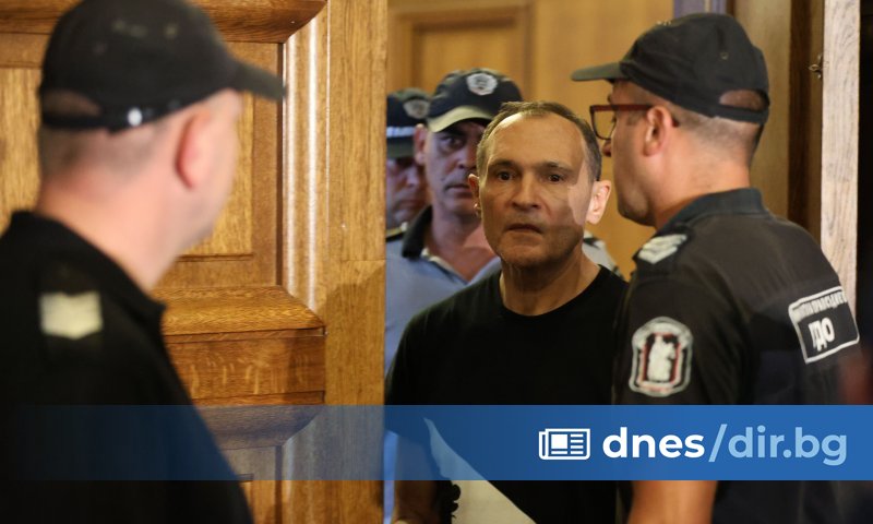 NOVA допълва, че спецполицаи от Столичната дирекция на МВР и