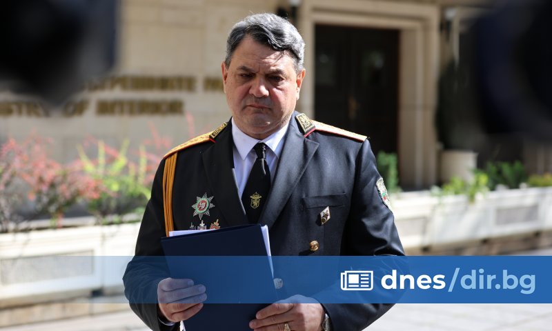 Тогава той посочи, че е поставен в ситуация, в която