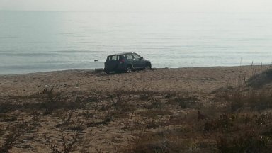 Същият снощи спрял с джипа си Тойота Рав 4 с