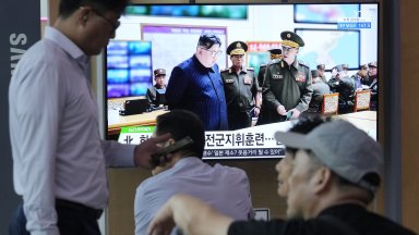 Комбинация от снимки разпространени от правителството в Пхенян на които