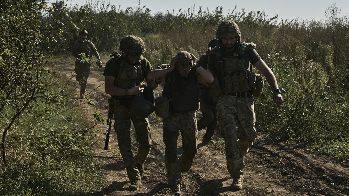 Шестима украински военни са убити при мисии с хеликоптери край Бахмут