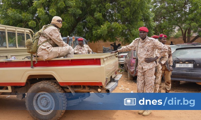 Ислямистки бойци убиха вчера най-малко 44 цивилни и тежко раниха