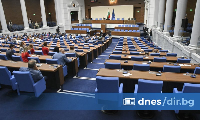 Една от първите задачи пред депутатите е да гласуват прекратяване