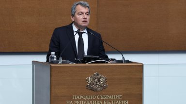 Днес е позорен ден за Народното събрание защото започва работа