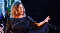 Соня Йончева изнесе гала концерт под непрекъсващ дъжд в Летния театър на Варна