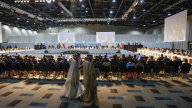 Сега подобно самодоволство изглежда по малко приемливо На срещата на върха