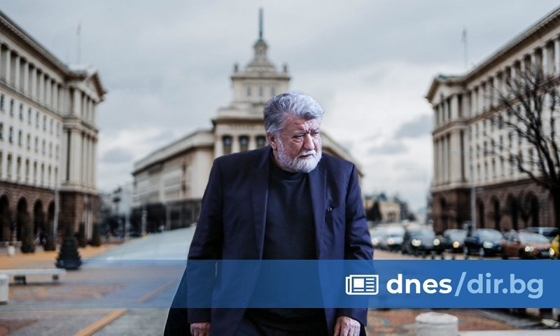 Да си подариш победата от изборите на едни случайни хора,