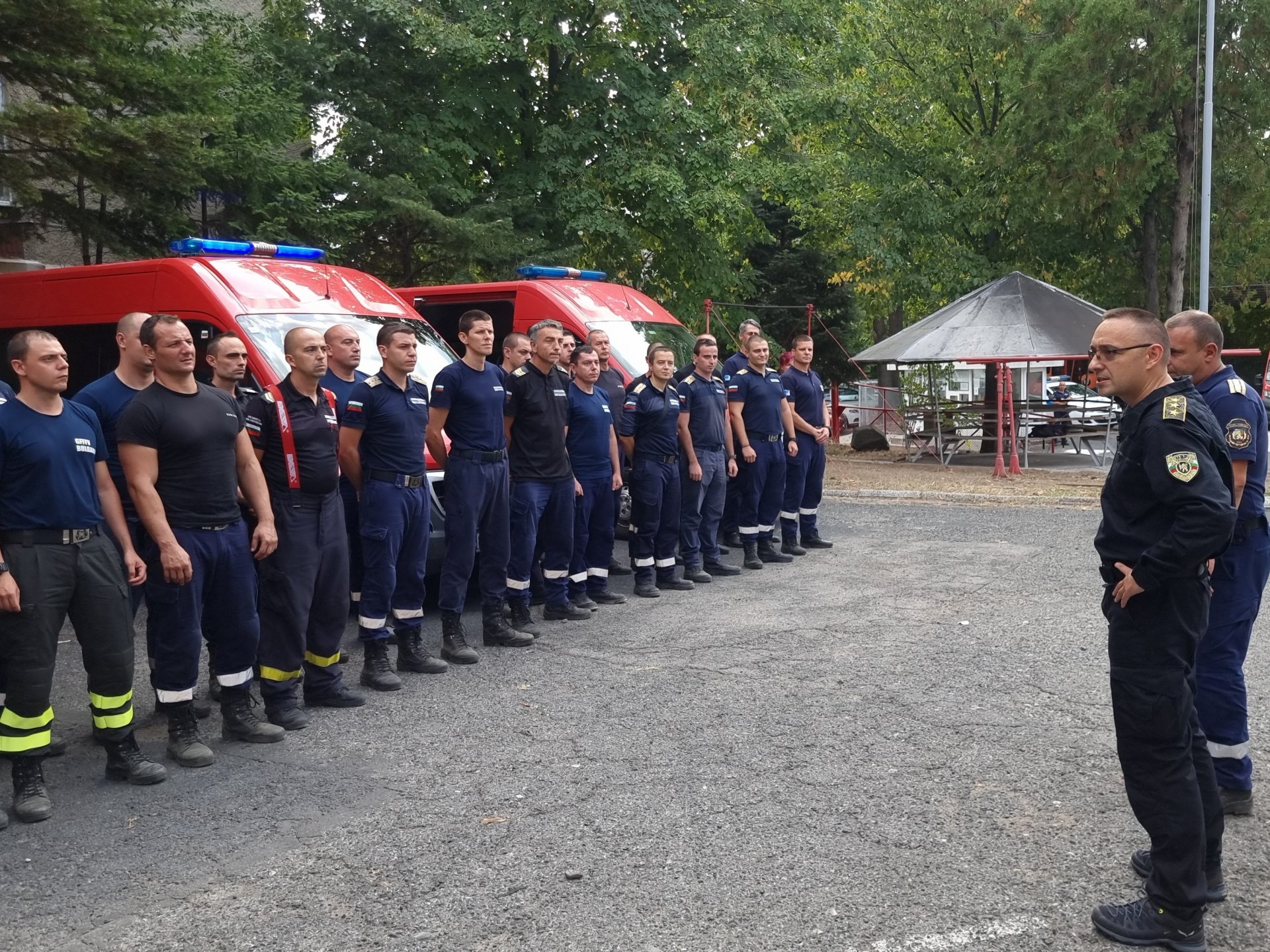 Първият екип пожарникари се завърна от Гърция: