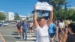 Жители на няколко бургаски квартала блокираха движението по основна улица
