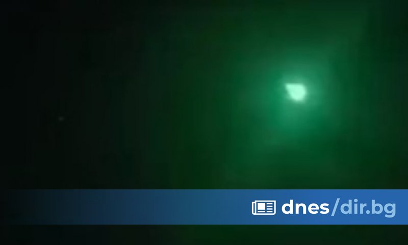 Явлението е запечатано на видеа от мобилни телефони и камери