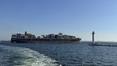 Още два товарни кораба са минали по "временния" черноморски коридор покрай Румъния и България