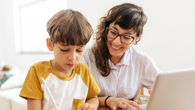 Как да помогнем на детето си с домашните?