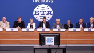 Тук сме се събрали хора с най различни професии и политически