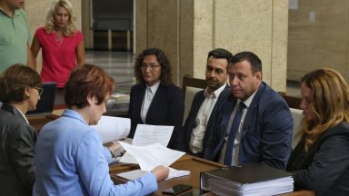 Днес е първият ден в който желаещите да участват в