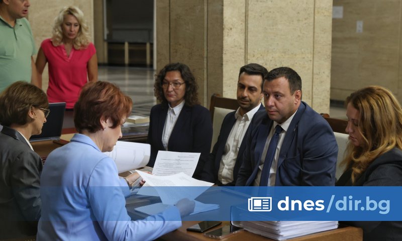 Днес е първият ден, в който желаещите да участват в