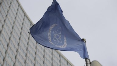В същото време запасите на Иран от обогатен до 60