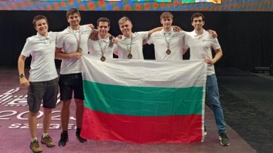 Бронзовите медали спечелиха Борис Михов 10 клас СМГ Александър Гатев