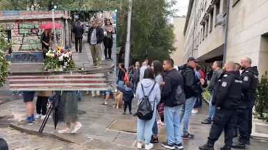 Демонстрацията бе обявена във Facebook с призива Да спрем убийствата