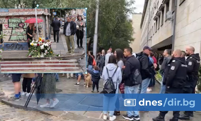 Демонстрацията бе обявена във Facebook с призива: Да спрем убийствата