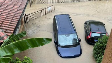 Воден апокалипсис в Царево и Ахтопол, евакуират хора, коли под вода, отнесени мостове
