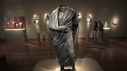 Древноримска бронзова фигура бе конфискувана от музей в САЩ