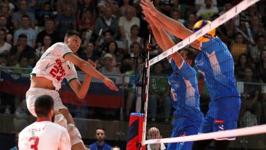Словения не ни даде гейм и ни прати срещу олимпийския шампион Франция на Евроволей