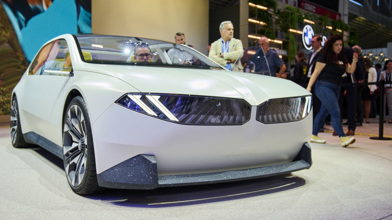 Прототипът Vision Neue Klasse разкрива бъдещия електрически седан на BMW