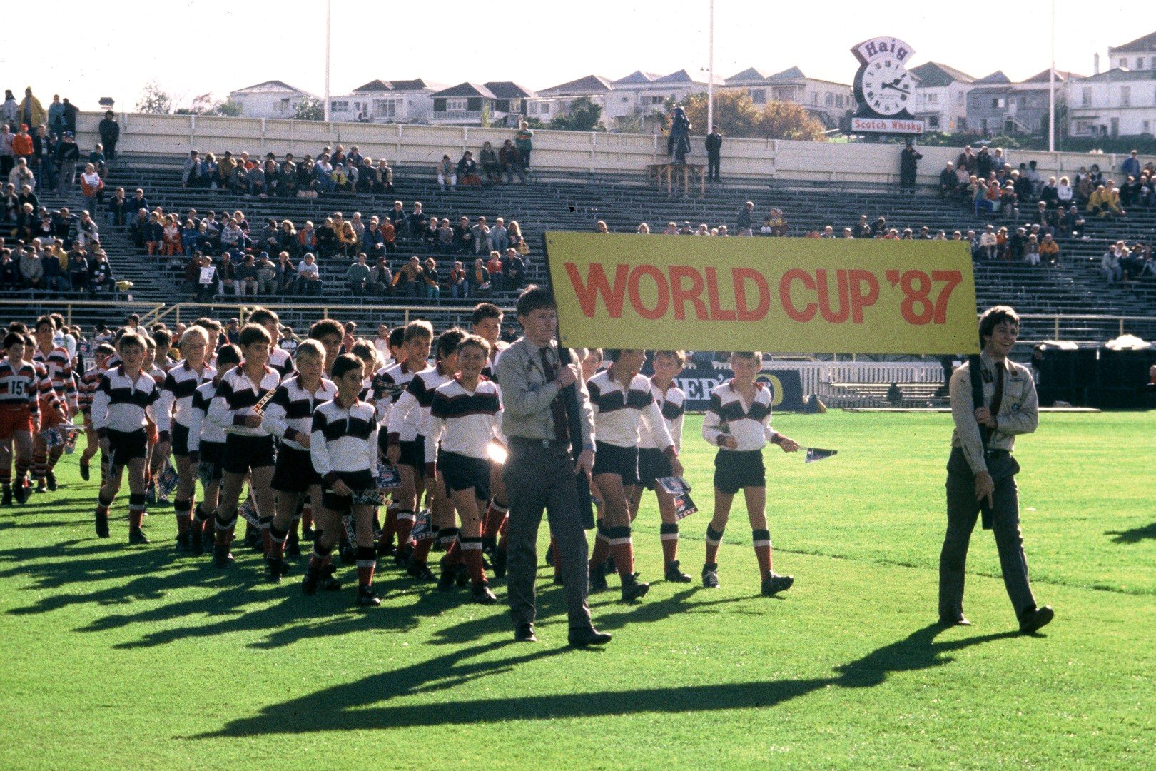1987 г. - Началото. Започва първото световно първенство в Нова   Зеландия.