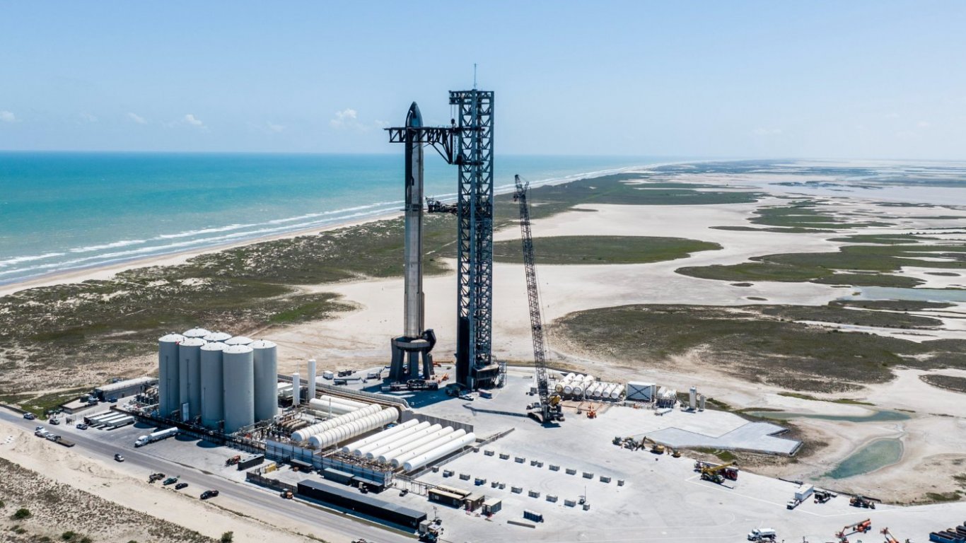 Най-голямата ракета в историята е готова за втория си тестови полет