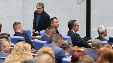 Атаките на опозицията срещу премиера се заредиха по време на