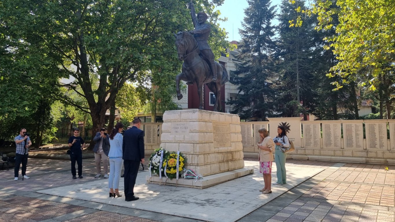 Добрич отдаде почит на загиналите за свободата на Южна Добруджа (снимки)