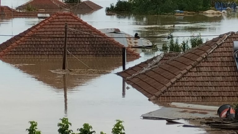 Не тръгвайте по пътищата в Гърция,  нов порой се очаква, цели селища са под вода