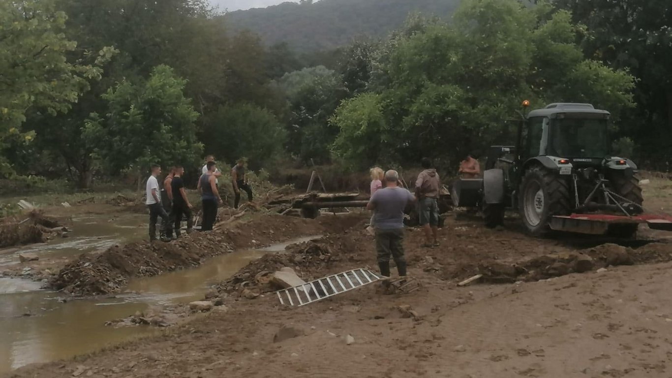 Царево се възстановява след потопа, пороят е отнесъл 90% от село Кости