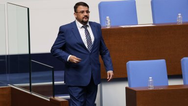 Виждаме едно бавене и някакви странни движения на г н Борисов