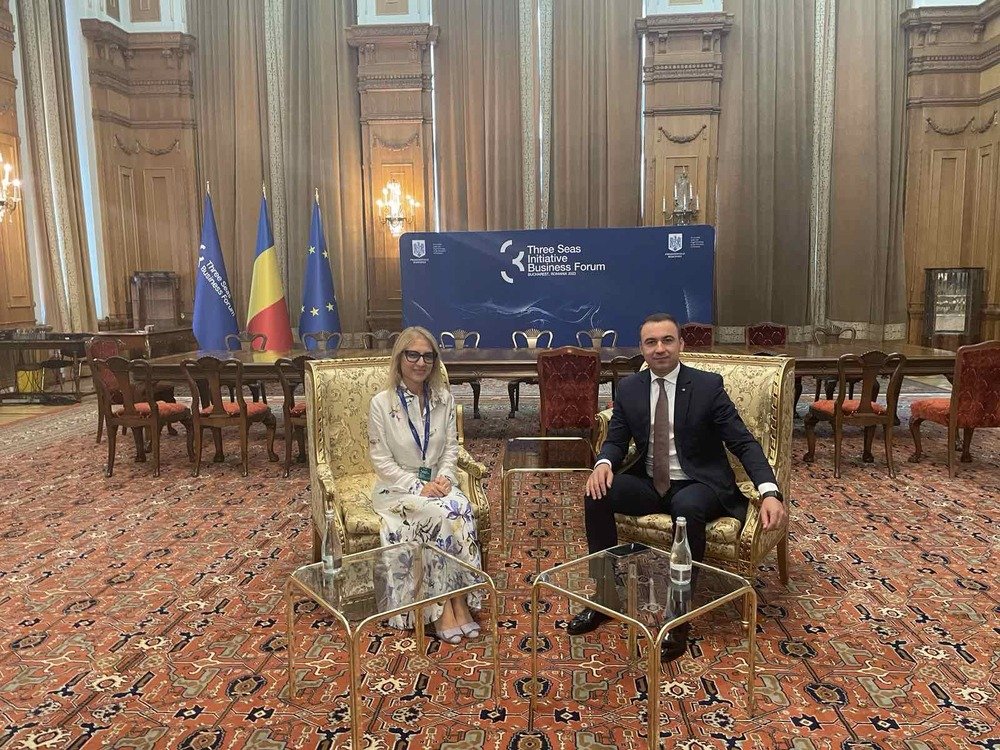 Министър Стойчева с румънския си колега Богдан Иван