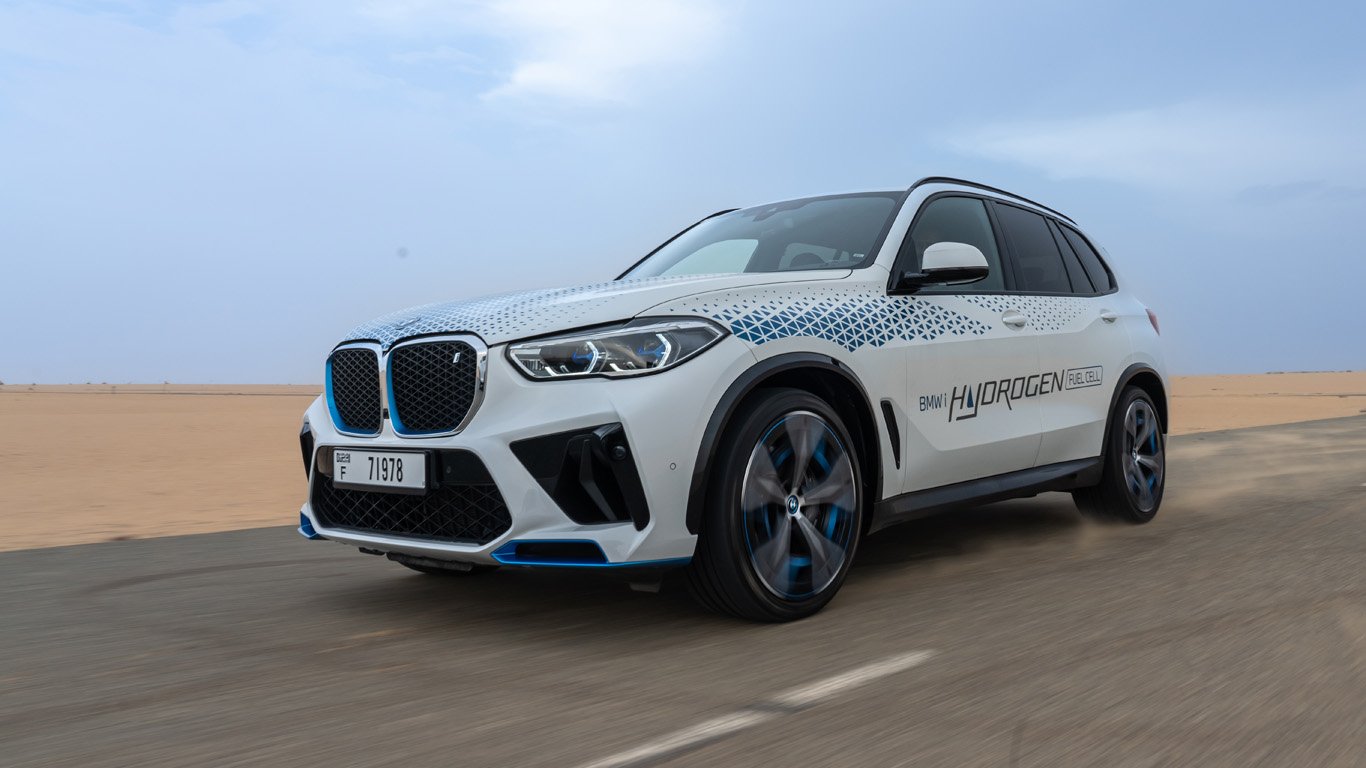 BMW iX5 Hydrogen премина тестовете при температури до 45°C