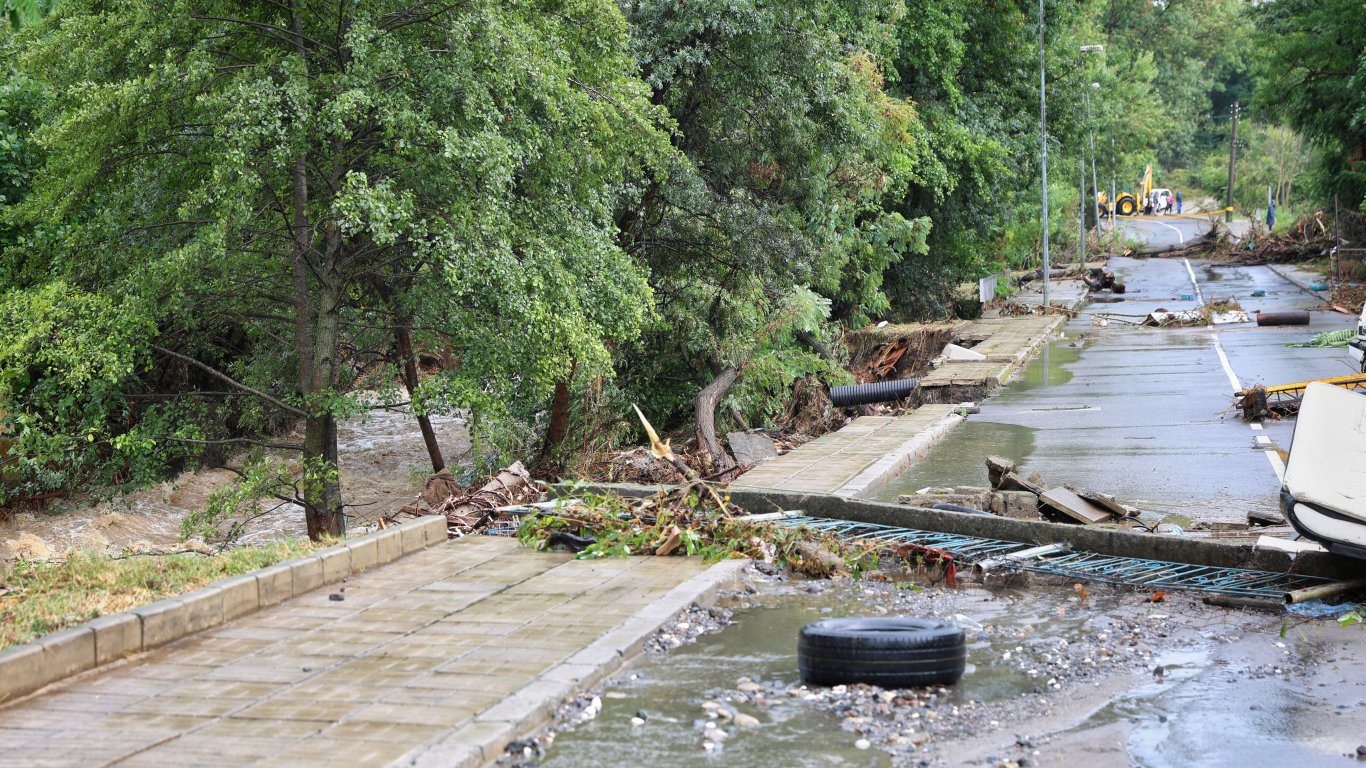 Учен: Какви са причините за екстремните валежи, причинили наводненията по Южното Черноморие?
