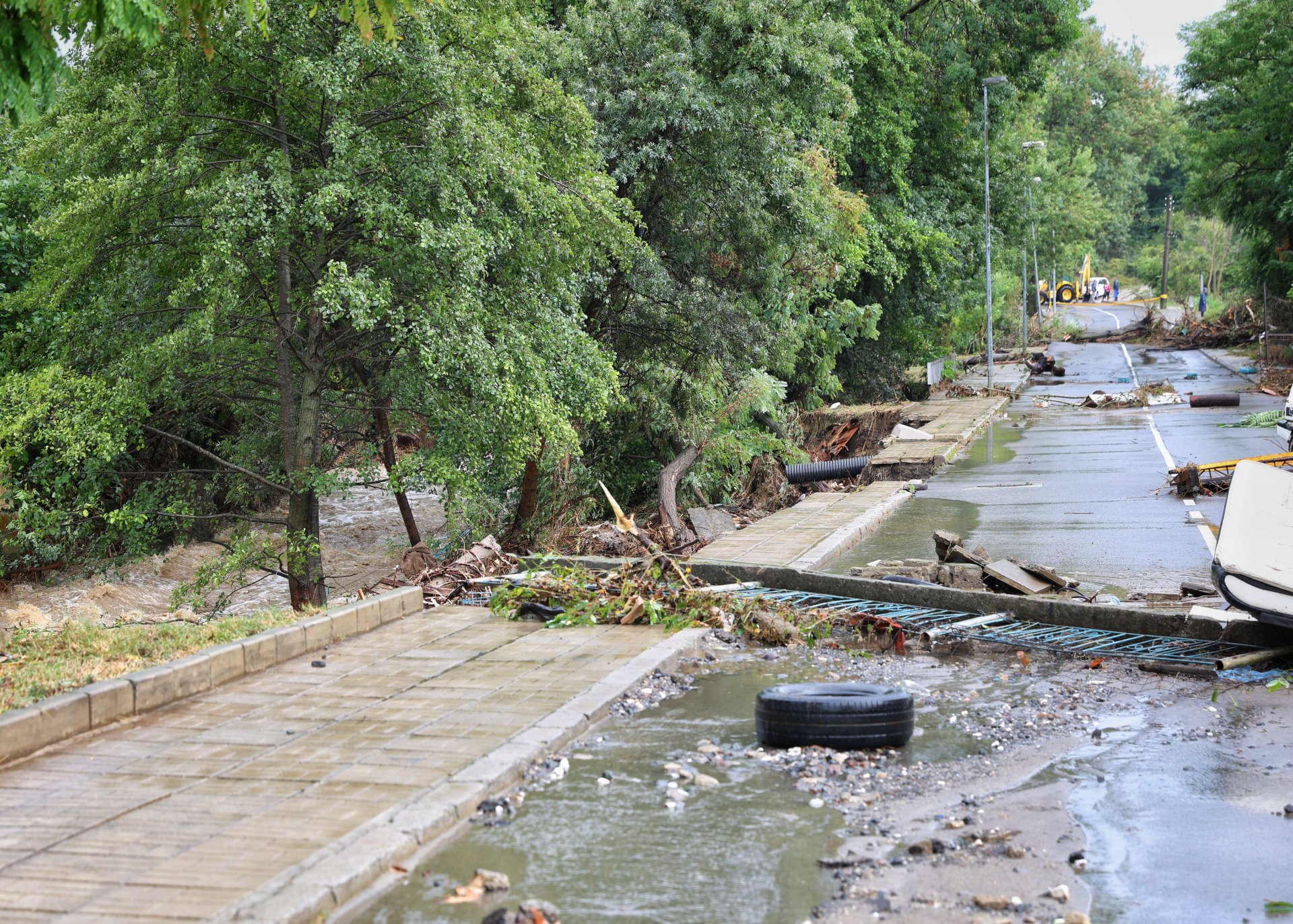 5 септември. След обилните дъждове в Община Царево е обявено бедствено положение. Наводнени са улици, къщи, скъсани мостове, затворени пътища и прелели реки