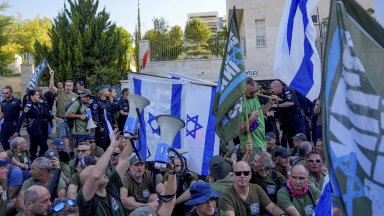 Ожесточени протести пред дома на израелския правосъден министър заради спорната съдебна реформа