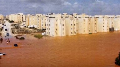 Над 2000 души загинали и около 6000 изчезнали след потопа в Либия (снимки)