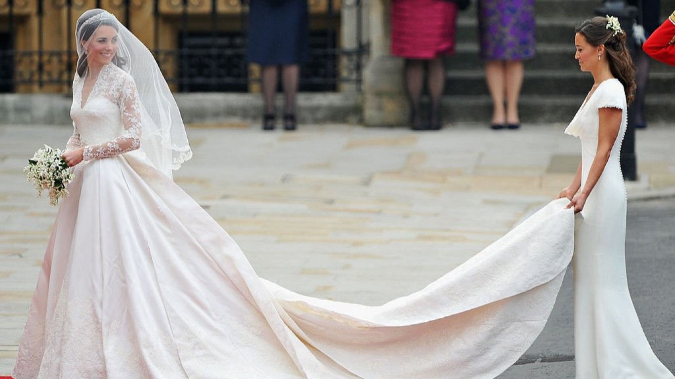 Дизайнерката на сватбената рокля на Кейт Мидълтън напуска "Alexander McQueen"