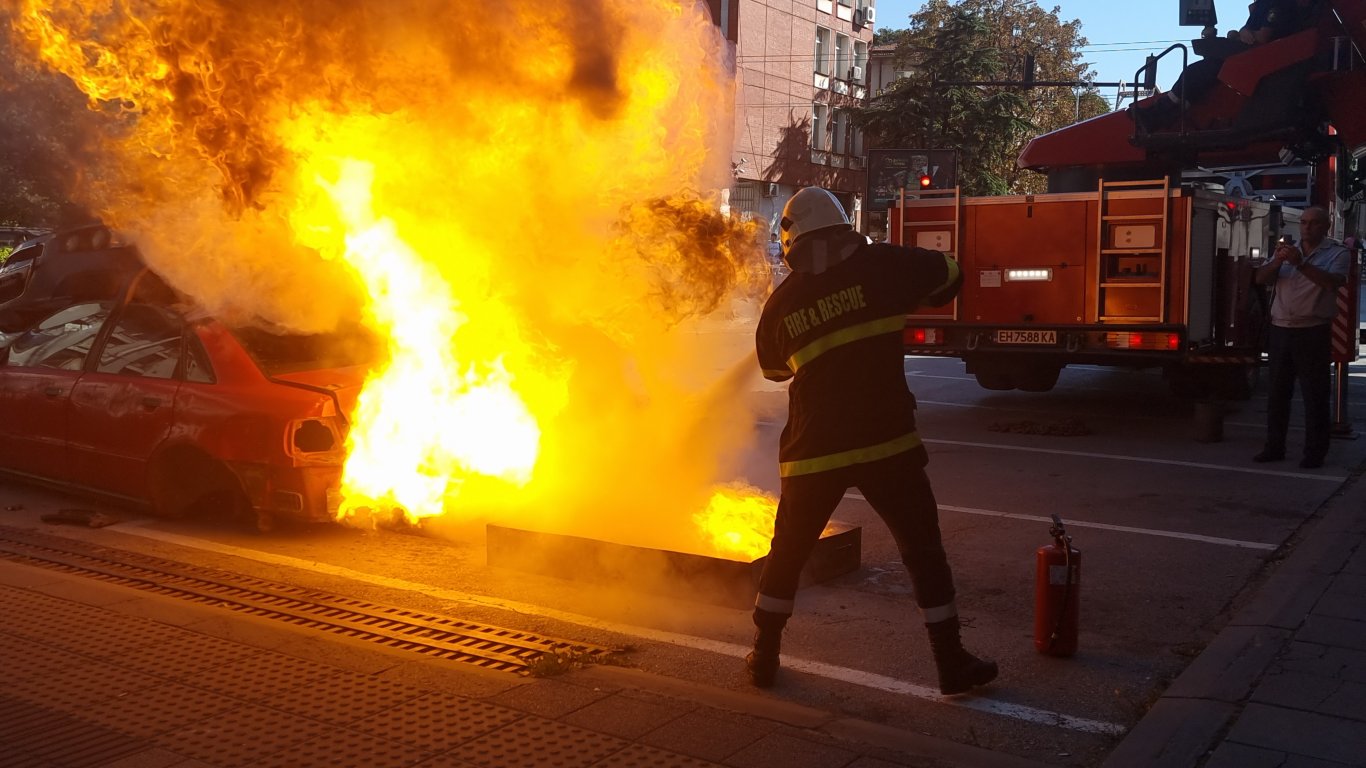 Млад шофьор изгоря в колата си при катастрофа на пътя Пловдив-Асеновград