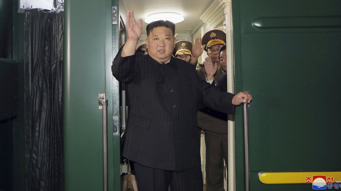 Ким Чен-ун пристигна в Русия, посрещна го министърът на природните ресурси (видео)