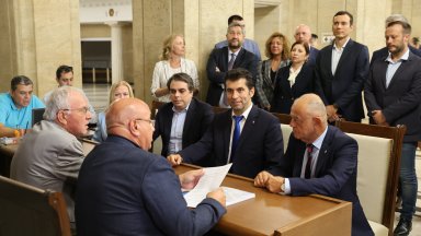 ПП-ДБ внесоха документи в ЦИК, вече не били само коалиция, а общност за продължаване на промяната 