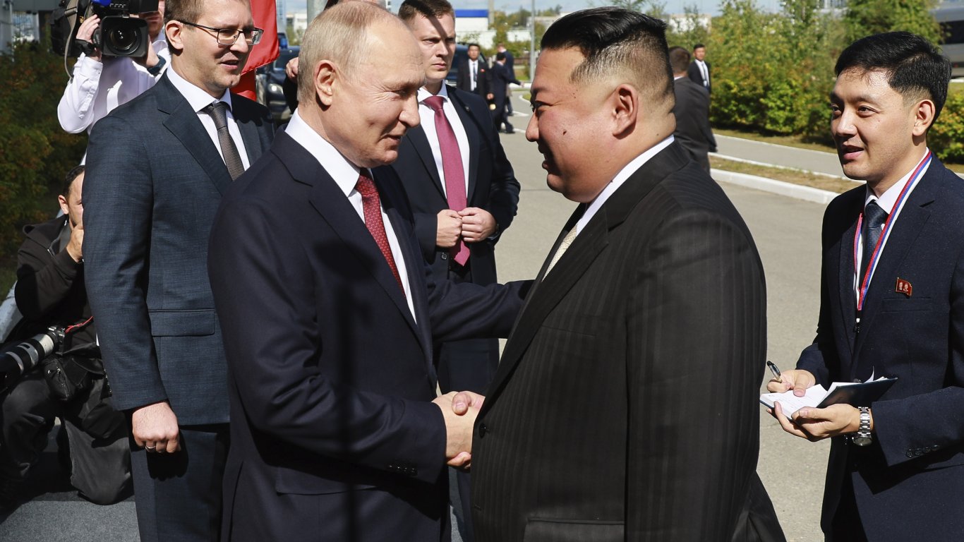 Путин и Ким Чен-ун дойдоха един след друг на руския космодрум "Восточний" (видео/снимки)