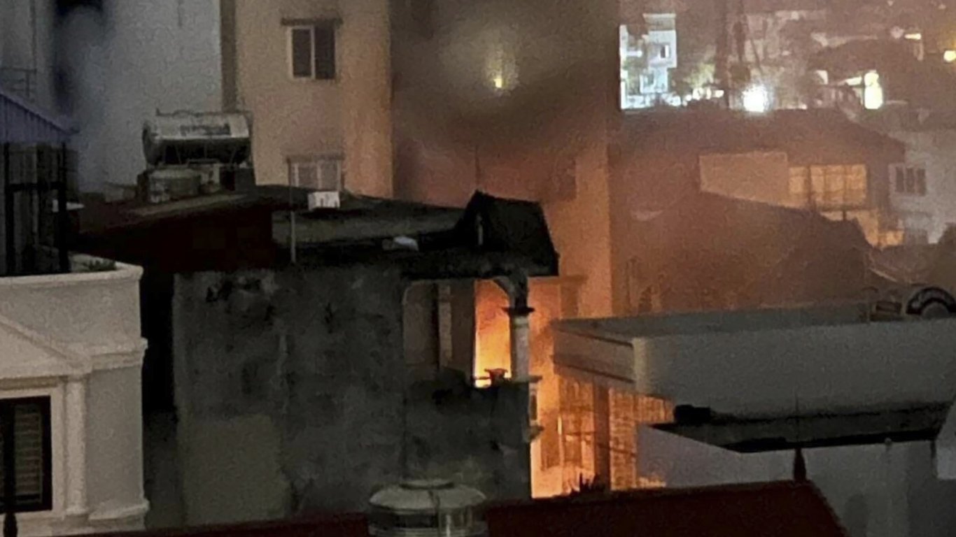 Жертви и десетки ранени след пожар в 10-етажна жилищна сграда в Ханой (снимки)