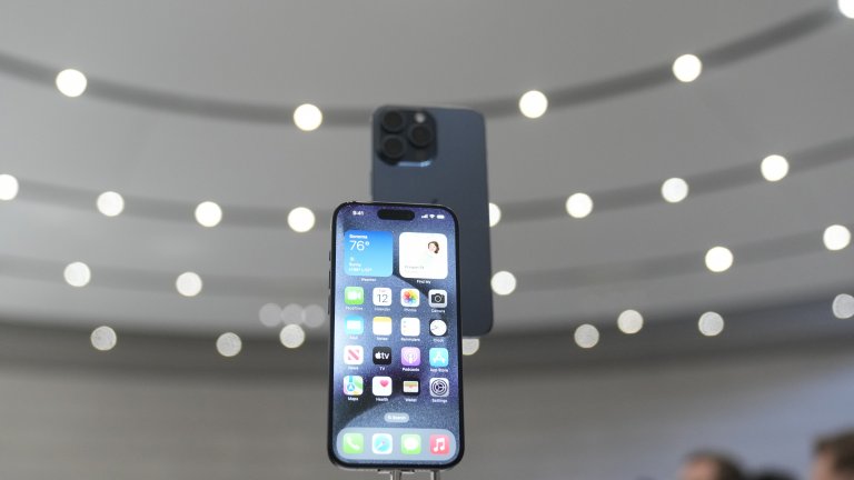 Apple планира да автоматизира сглобяването на iPhone