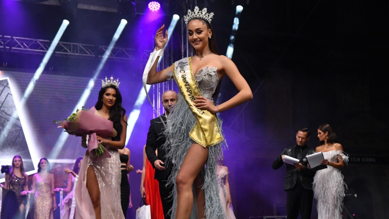 17-годишна красавица с украински корени е новата „Мис България“