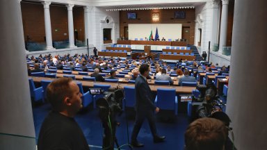 Разискванията бяха насрочени миналата седмица от председателя на парламента Росен