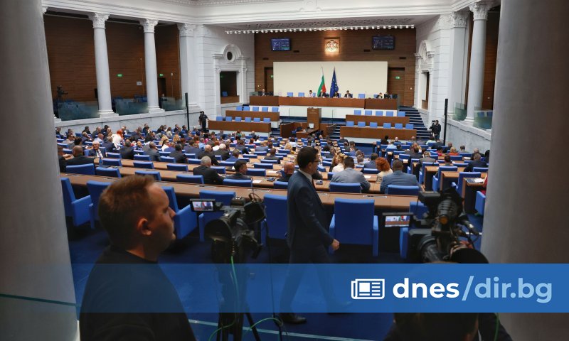 Разискванията бяха насрочени миналата седмица от председателя на парламента Росен